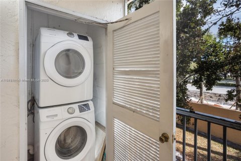 Купить кондоминиум в Мирамар, Флорида 2 спальни, 100.71м2, № 1958533 - фото 21