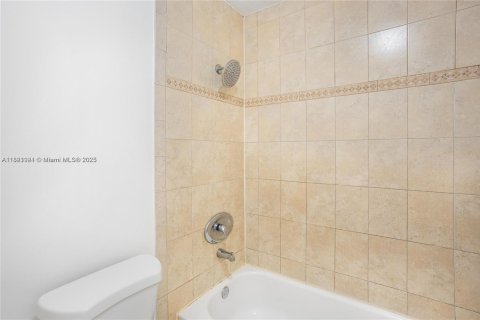 Купить кондоминиум в Мирамар, Флорида 2 спальни, 100.71м2, № 1958533 - фото 14