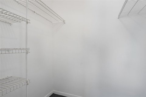 Купить кондоминиум в Мирамар, Флорида 2 спальни, 100.71м2, № 1958533 - фото 12