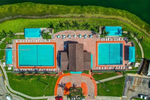 Condo in Homestead, Florida, 3 bedrooms № 1941125 - photo 1