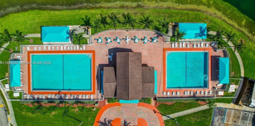 Condo in Homestead, Florida, 3 bedrooms № 1941125