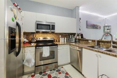 Condo in Homestead, Florida, 3 bedrooms № 1941125 - photo 6