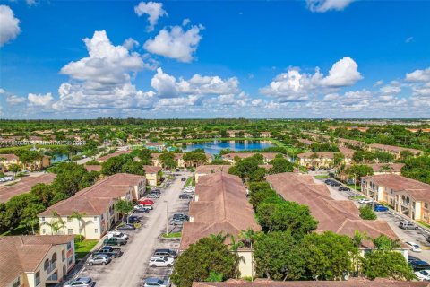 Condo in Homestead, Florida, 3 bedrooms № 1941125 - photo 2