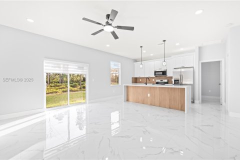 Купить виллу или дом в Лихай-Эйкерс, Флорида 3 спальни, № 1991470 - фото 5