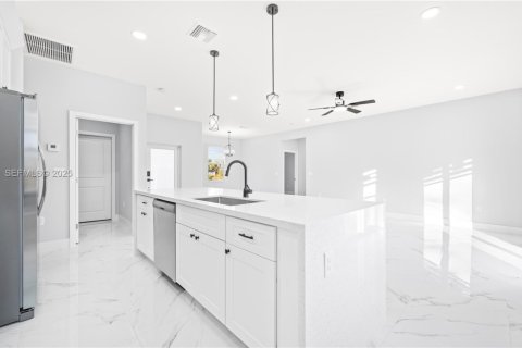 Купить виллу или дом в Лихай-Эйкерс, Флорида 3 спальни, № 1991470 - фото 7