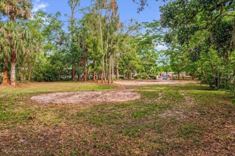 Terreno en venta en Christmas, Florida № 1657145 - foto 2