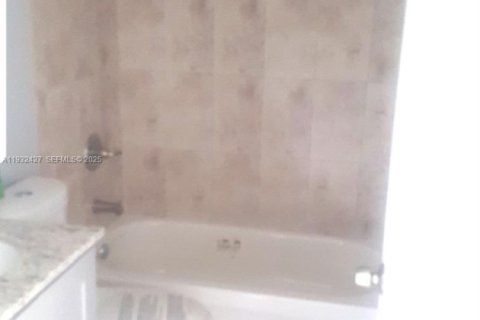 Townhouse in Miami, Florida 3 bedrooms, 95.32 sq.m. № 1991367 - photo 6