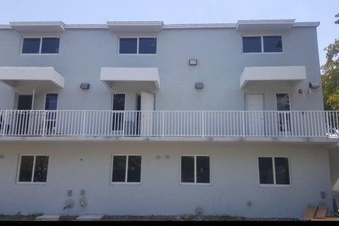 Townhouse in Miami, Florida 3 bedrooms, 95.32 sq.m. № 1991367 - photo 2