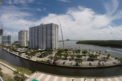 Condo in Sunny Isles Beach, Florida, 1 bedroom  № 2056131 - photo 5