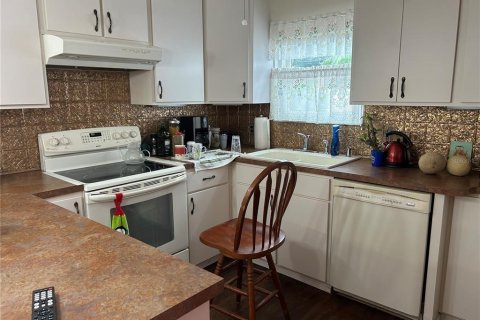 House in The Villages, Florida 1 bedroom, 73.67 sq.m. № 1856577 - photo 5