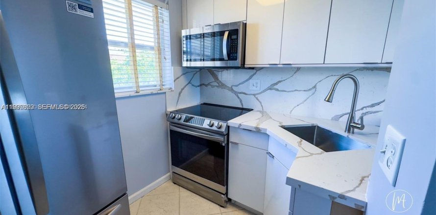 Condominio en Fort Lauderdale, Florida, 2 dormitorios  № 2256191