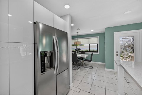 House in Aventura, Florida 2 bedrooms, 93.46 sq.m. № 1842385 - photo 19