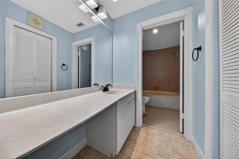 House in Aventura, Florida 2 bedrooms, 93.46 sq.m. № 1842385 - photo 28