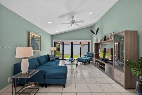 House in Aventura, Florida 2 bedrooms, 93.46 sq.m. № 1842385 - photo 6