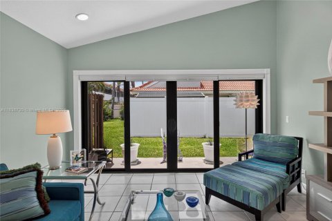 House in Aventura, Florida 2 bedrooms, 93.46 sq.m. № 1842385 - photo 12