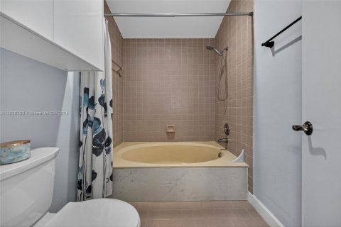 House in Aventura, Florida 2 bedrooms, 93.46 sq.m. № 1842385 - photo 29