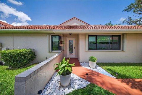 House in Aventura, Florida 2 bedrooms, 93.46 sq.m. № 1842385 - photo 4