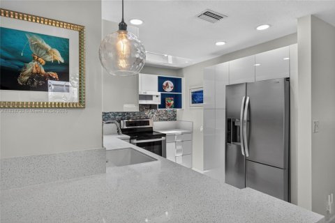 House in Aventura, Florida 2 bedrooms, 93.46 sq.m. № 1842385 - photo 16