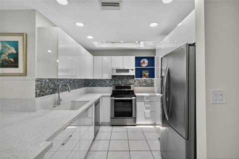 House in Aventura, Florida 2 bedrooms, 93.46 sq.m. № 1842385 - photo 17