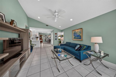 House in Aventura, Florida 2 bedrooms, 93.46 sq.m. № 1842385 - photo 10