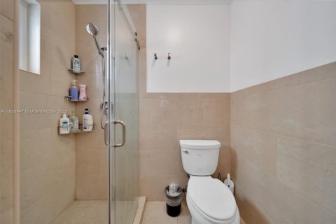Casa en venta en Miami, Florida, 3 dormitorios, 184.32 m2 № 1781890 - foto 20