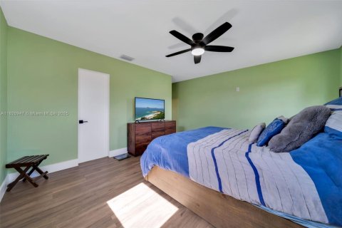 Casa en venta en Miami, Florida, 3 dormitorios, 184.32 m2 № 1781890 - foto 16