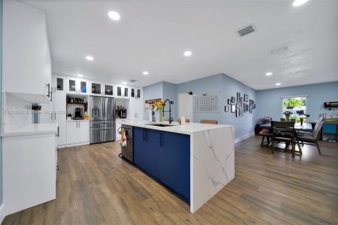 Casa en venta en Miami, Florida, 3 dormitorios, 184.32 m2 № 1781890 - foto 30