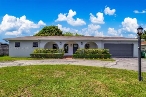 Casa en venta en Miami, Florida, 3 dormitorios, 184.32 m2 № 1781890 - foto 2