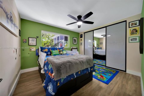 Casa en venta en Miami, Florida, 3 dormitorios, 184.32 m2 № 1781890 - foto 11