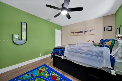 Casa en venta en Miami, Florida, 3 dormitorios, 184.32 m2 № 1781890 - foto 12