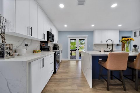 Casa en venta en Miami, Florida, 3 dormitorios, 184.32 m2 № 1781890 - foto 29
