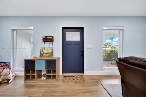 Casa en venta en Miami, Florida, 3 dormitorios, 184.32 m2 № 1781890 - foto 7