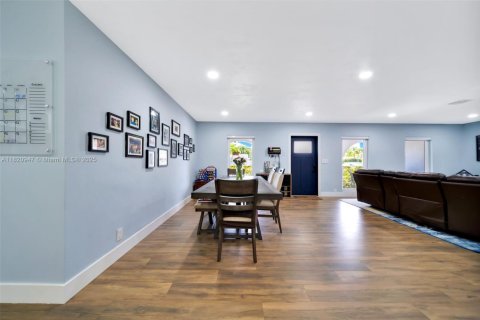 Casa en venta en Miami, Florida, 3 dormitorios, 184.32 m2 № 1781890 - foto 25