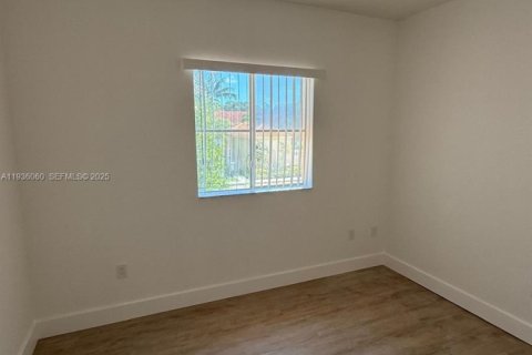 House in Tamarac, Florida 2 bedrooms, 132.66 sq.m. № 1994700 - photo 11