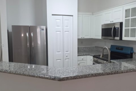 House in Tamarac, Florida 2 bedrooms, 132.66 sq.m. № 1994700 - photo 23