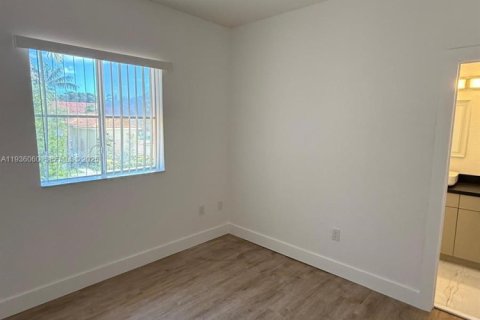 House in Tamarac, Florida 2 bedrooms, 132.66 sq.m. № 1994700 - photo 12