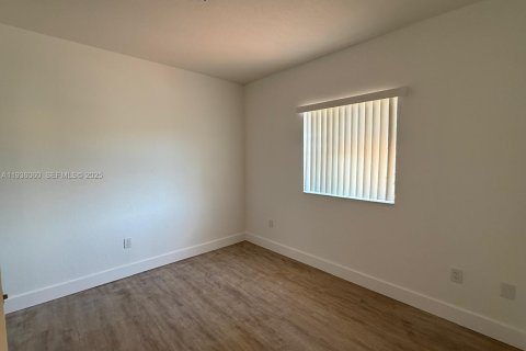 House in Tamarac, Florida 2 bedrooms, 132.66 sq.m. № 1994700 - photo 10