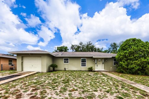House in Spring Hill, Florida 3 bedrooms, 135.08 sq.m. № 2258250