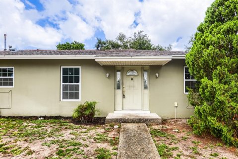 House in Spring Hill, Florida 3 bedrooms, 135.08 sq.m. № 2258250 - photo 2