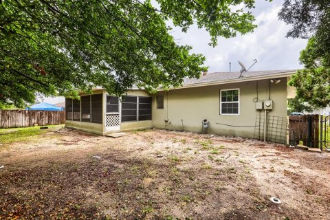 House in Spring Hill, Florida 3 bedrooms, 135.08 sq.m. № 2258250 - photo 26