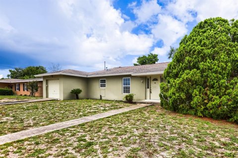 House in Spring Hill, Florida 3 bedrooms, 135.08 sq.m. № 2258250 - photo 25