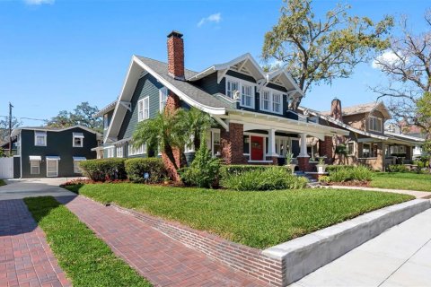 House in Tampa, Florida 6 bedrooms, 396.69 sq.m. № 1836920 - photo 7