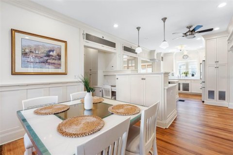 House in Tampa, Florida 6 bedrooms, 396.69 sq.m. № 1836920 - photo 28