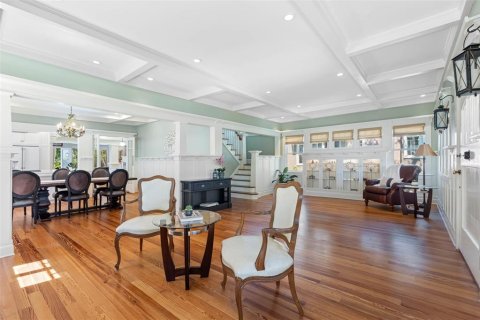 House in Tampa, Florida 6 bedrooms, 396.69 sq.m. № 1836920 - photo 15