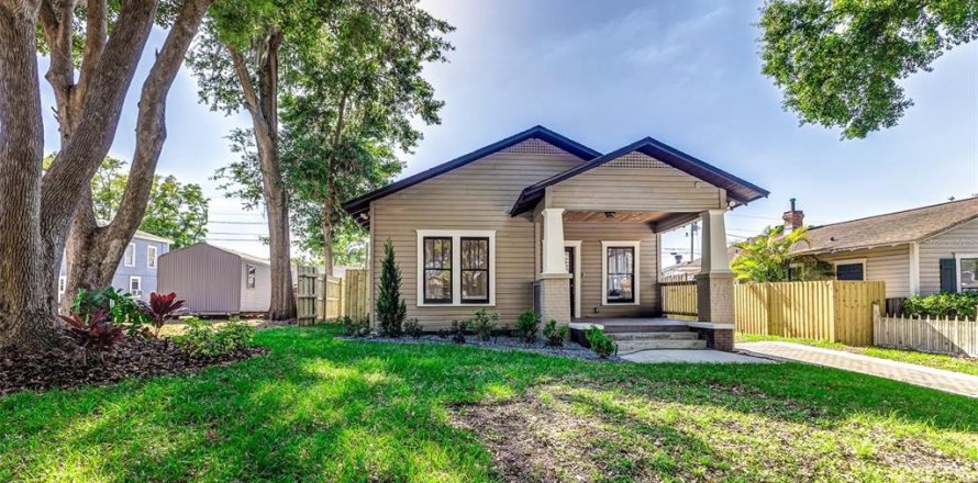 House in Lakeland, Florida 3 bedrooms, 122.91 sq.m. № 1657144