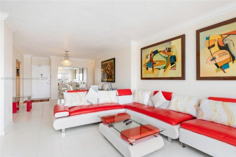 Condominio en alquiler en Hallandale Beach, Florida, 1 dormitorio, 80.82 m2 № 1926882 - foto 13