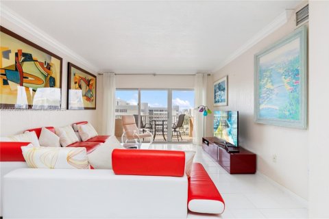 Condominio en alquiler en Hallandale Beach, Florida, 1 dormitorio, 80.82 m2 № 1926882 - foto 2