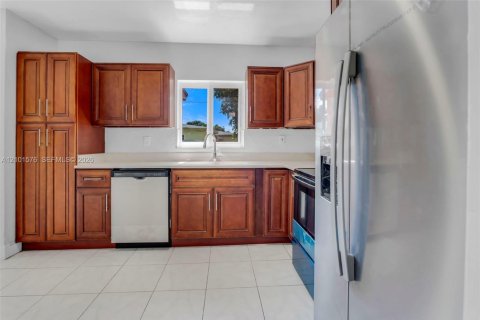 Villa ou maison à vendre à Miramar, Floride: 3 chambres, 117.24 m2 № 2406057 - photo 12