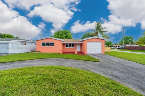 Villa ou maison à vendre à Miramar, Floride: 3 chambres, 117.24 m2 № 2406057 - photo 2