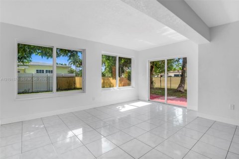 Villa ou maison à vendre à Miramar, Floride: 3 chambres, 117.24 m2 № 2406057 - photo 5